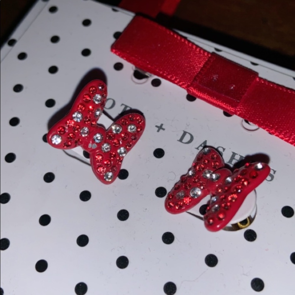 // Brand New Disney Minnie Earrings \\